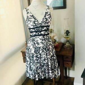 Taboo Y2K White A Line Damask Pattern Midi Dress Liner Sz M